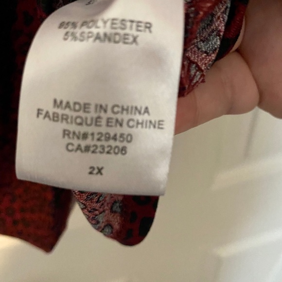 Beautiful Maroon animal print wrap top size 2X - Picture 5 of 7